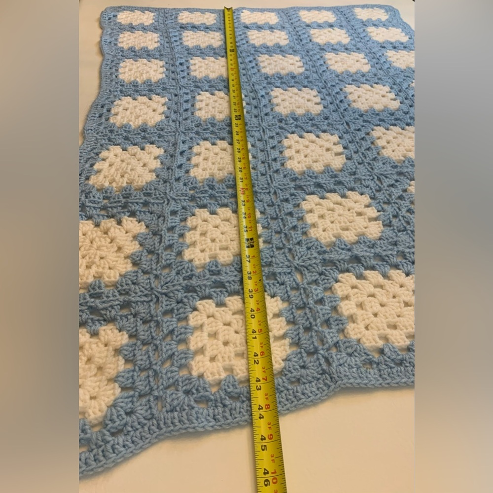 Crochet yarn baby blanket 30.5 x 44 inches, handmade, vintage blue and white - Picture 3 of 7